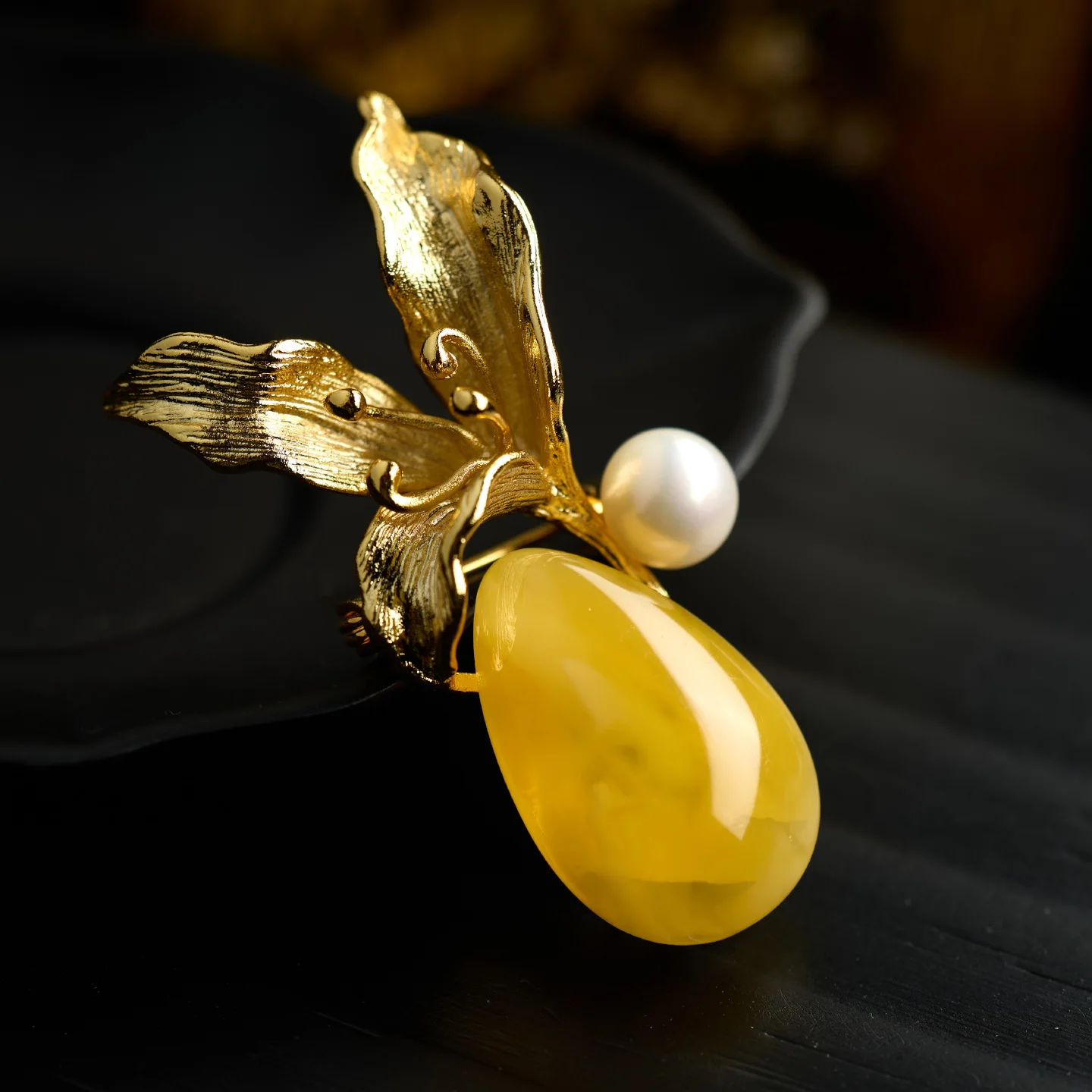 Lily Flower Brooch, Natural Amber Brass Gold Plated, Chinese Design Gemstone Jewelry Gift
Lily Flower Brooch, Natural Amber Brass Gold Plated, Chinese Design Gemstone Jewelry Gift