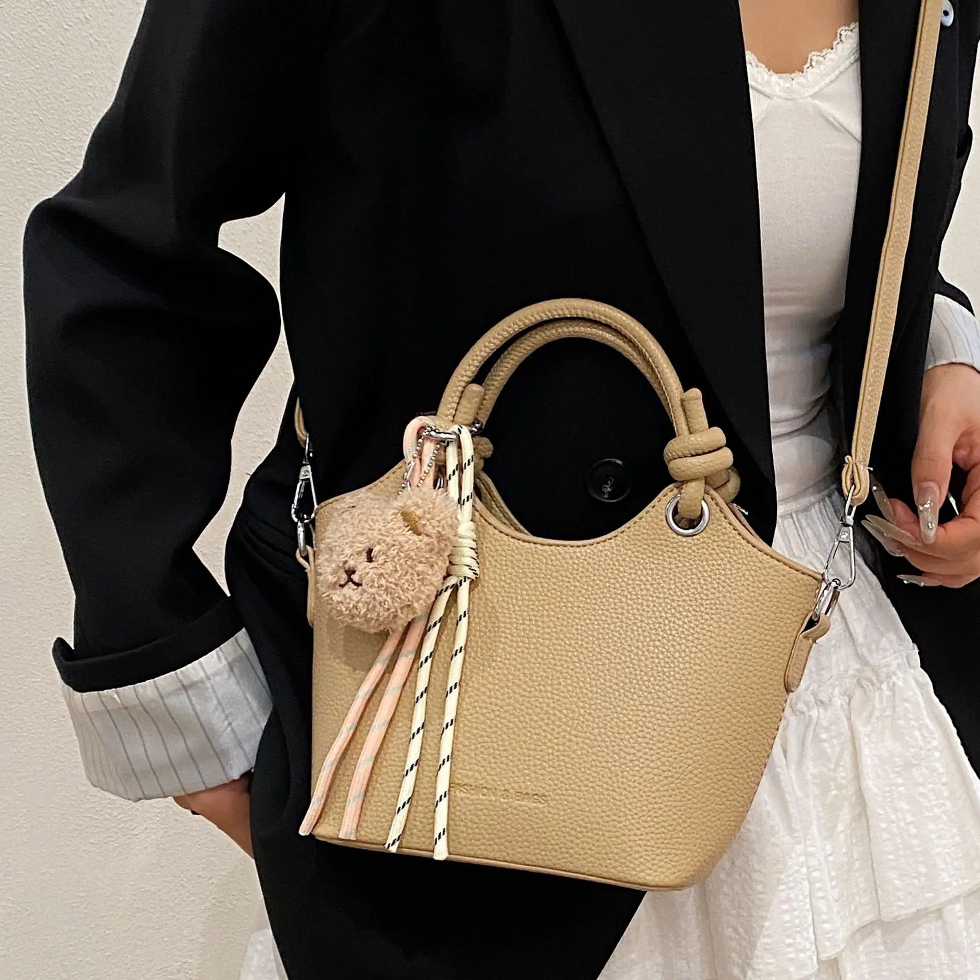 2025 Premium Bucket Crossbody Bag for Women Minimalist Shoulder Handheld Purse Fashionable Handbag 
2025 Premium Bucket Crossbody Bag for Women Minimalist Shoulder Handheld Purse Fashionable Handbag