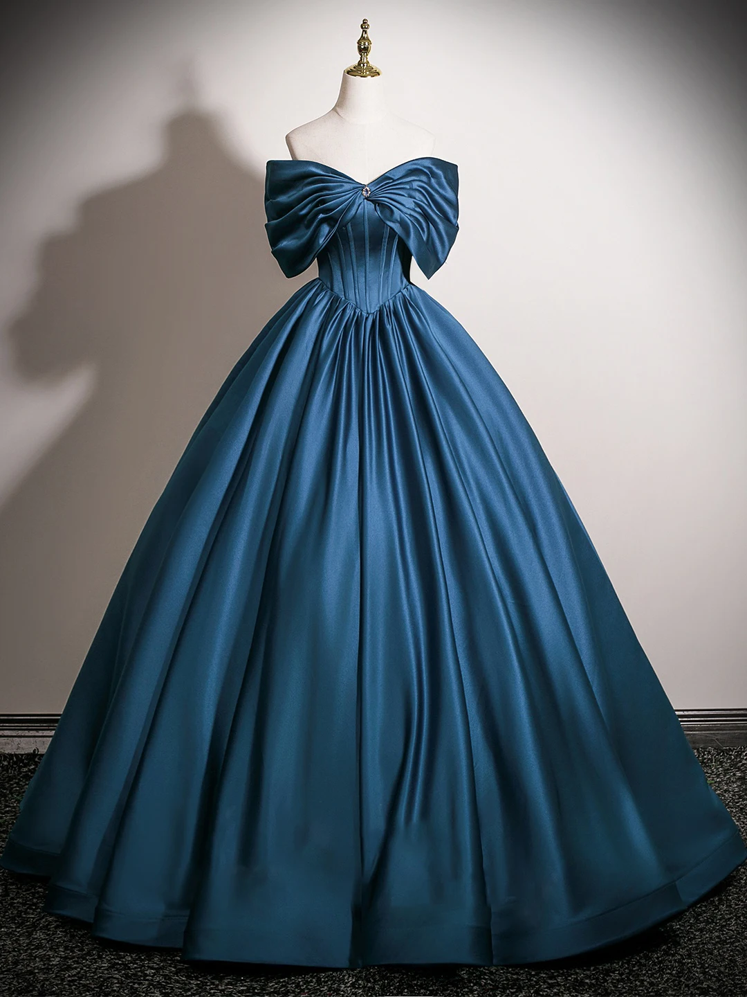 Ele One-oulder Evening Gown Women's Solo Singing Performance Host Princ Skirt Ball Gown Wedding Par Celebration
Ele One-oulder Evening Gown Women's Solo Singing Performance Host Princ Skirt Ball Gown Wedding Par Celebration
