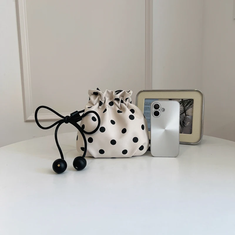 New Polka Dot Drawstring Bucket Bag Hot Sale Lightweight Fabric Shoulder Bags Ball Decor Daily Use Small Women's Crossbody Purse
New Polka Dot Drawstring Bucket Bag Hot Sale Lightweight Fabric Shoulder Bags Ball Decor Daily Use Small Women's Crossbody Purse