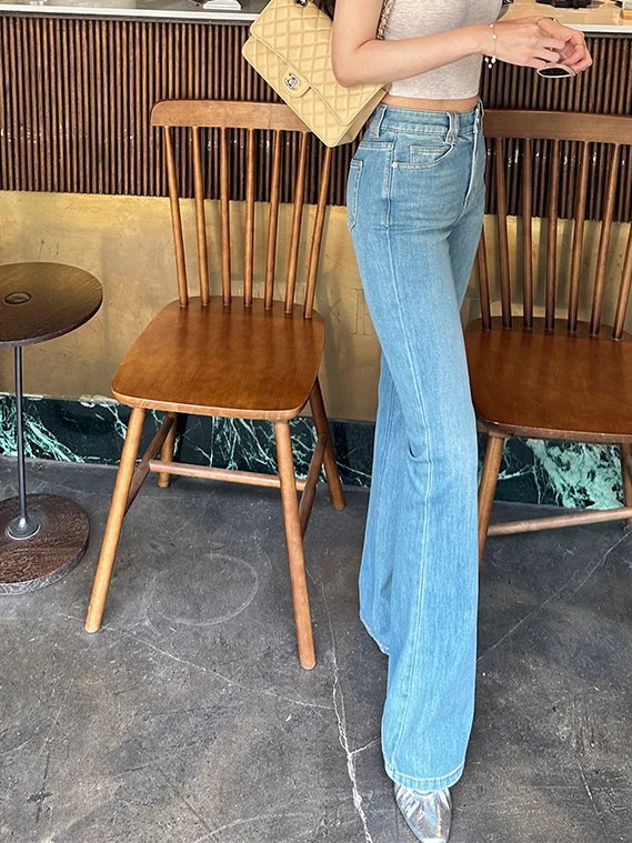 Джинсы-клеш с высокой талией, комфортные, светло-голубые, удлиненные, женские, в стиле ретро, с высоким поясом, стройнящие, летние
Джинсы-клеш с высокой талией, комфортные, светло-голубые, удлиненные, женские, в стиле ретро, с высоким поясом, стройнящие, летние