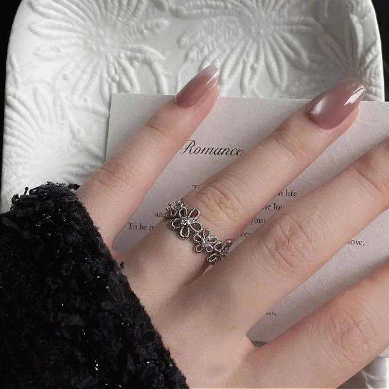 925 Sterling Silver Charming Retro Fold Line Hollow Flower Adjustable Opening Ring for Women Fine Jewelry Minimalist Accessories
925 Sterling Silver Charming Retro Fold Line Hollow Flower Adjustable Opening Ring for Women Fine Jewelry Minimalist Accessories
