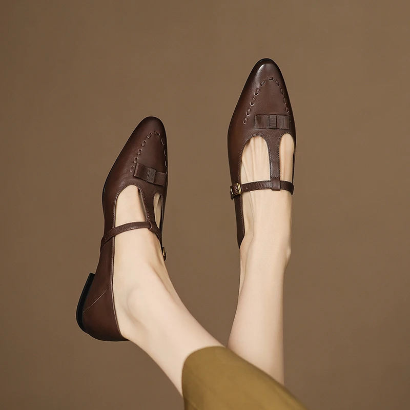 Women's new British Spring and Autumn leather cowhide metal belt buckle round toe low heeled Mary Jane shoes retro work shoes
Women's new British Spring and Autumn leather cowhide metal belt buckle round toe low heeled Mary Jane shoes retro work shoes