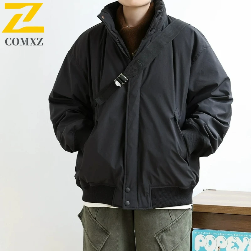 COMXZ Warn Bread Jacket Дизайнерская новая стильная универсальная свободная дорожная зимняя куртка 2025 Снежная повседневная высококачественная мужская одежда
COMXZ Warn Bread Jacket Дизайнерская новая стильная универсальная свободная дорожная зимняя куртка 2025 Снежная повседневная высококачественная мужская одежда