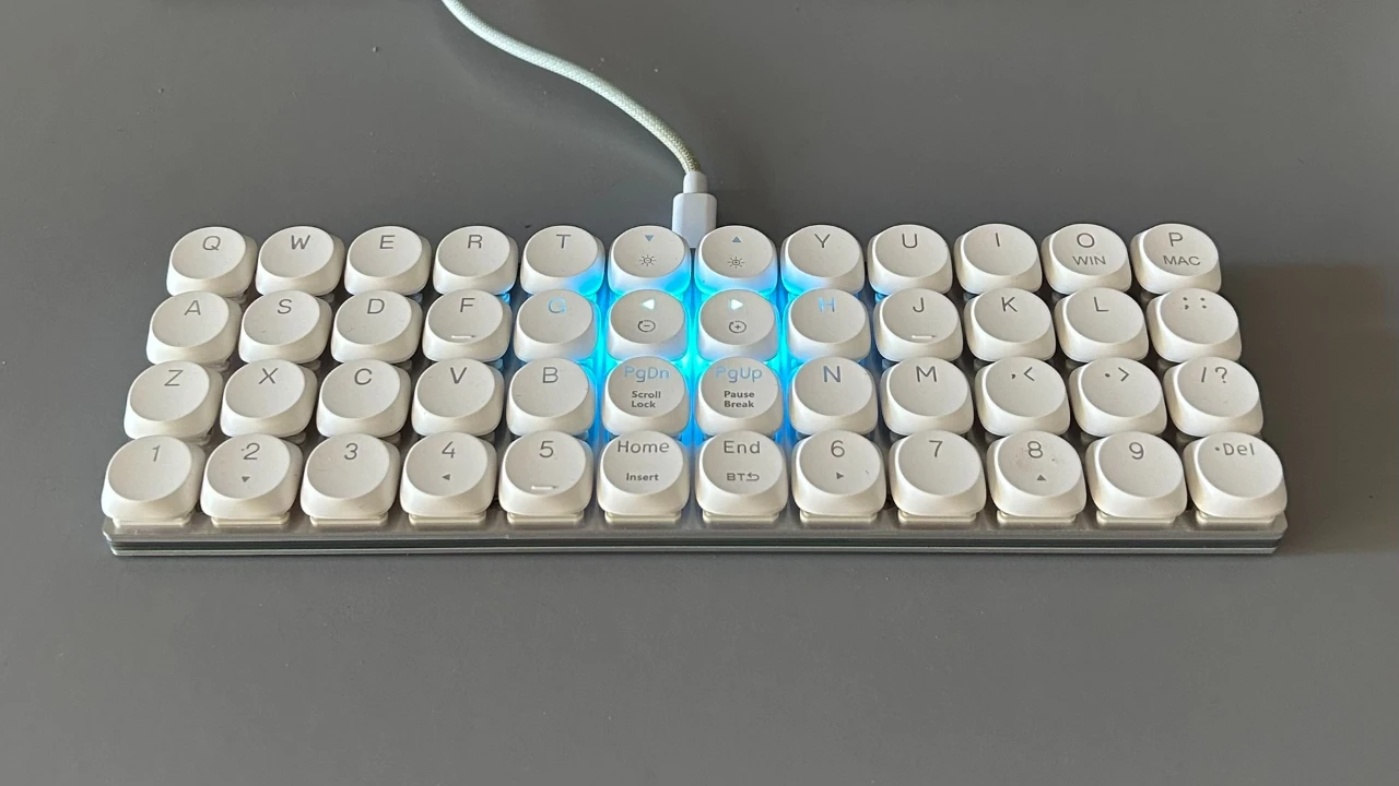 P48SR Keyboard Wired Single-mode Welding/hot Swap Inline Keyboard QMK VIAL Low Profile 48keys Aluminum Sandwich Gaming Keyboard
P48SR Keyboard Wired Single-mode Welding/hot Swap Inline Keyboard QMK VIAL Low Profile 48keys Aluminum Sandwich Gaming Keyboard