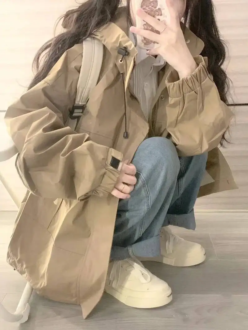 Женская весна 2023 года с капюшоном в американском стиле ретро, новинка и высококачественная маленькая свободная рабочая куртка на молнии, ветровка
Женская весна 2023 года с капюшоном в американском стиле ретро, новинка и высококачественная маленькая свободная рабочая куртка на молнии, ветровка