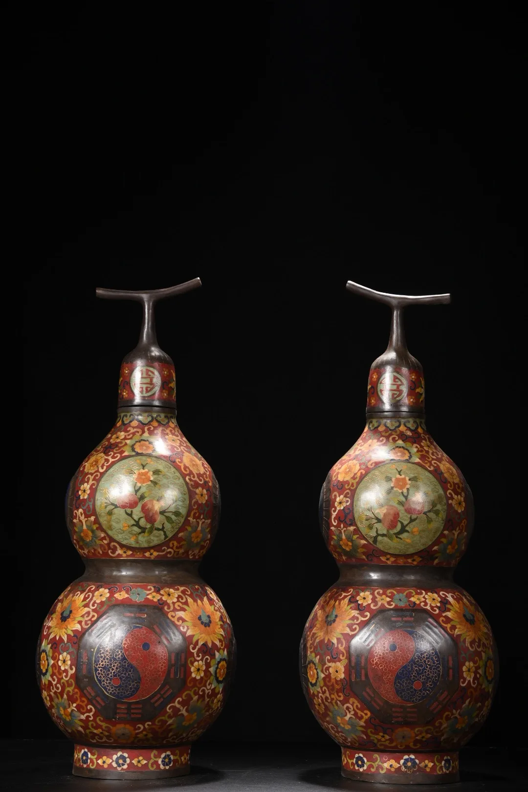 23"Tibetan Temple Collection Old Bronze Cloisonn Enamel Flower Tai Chi pattern Eight Diagrams Town house Gourd Amass wealth
23"Tibetan Temple Collection Old Bronze Cloisonn Enamel Flower Tai Chi pattern Eight Diagrams Town house Gourd Amass wealth