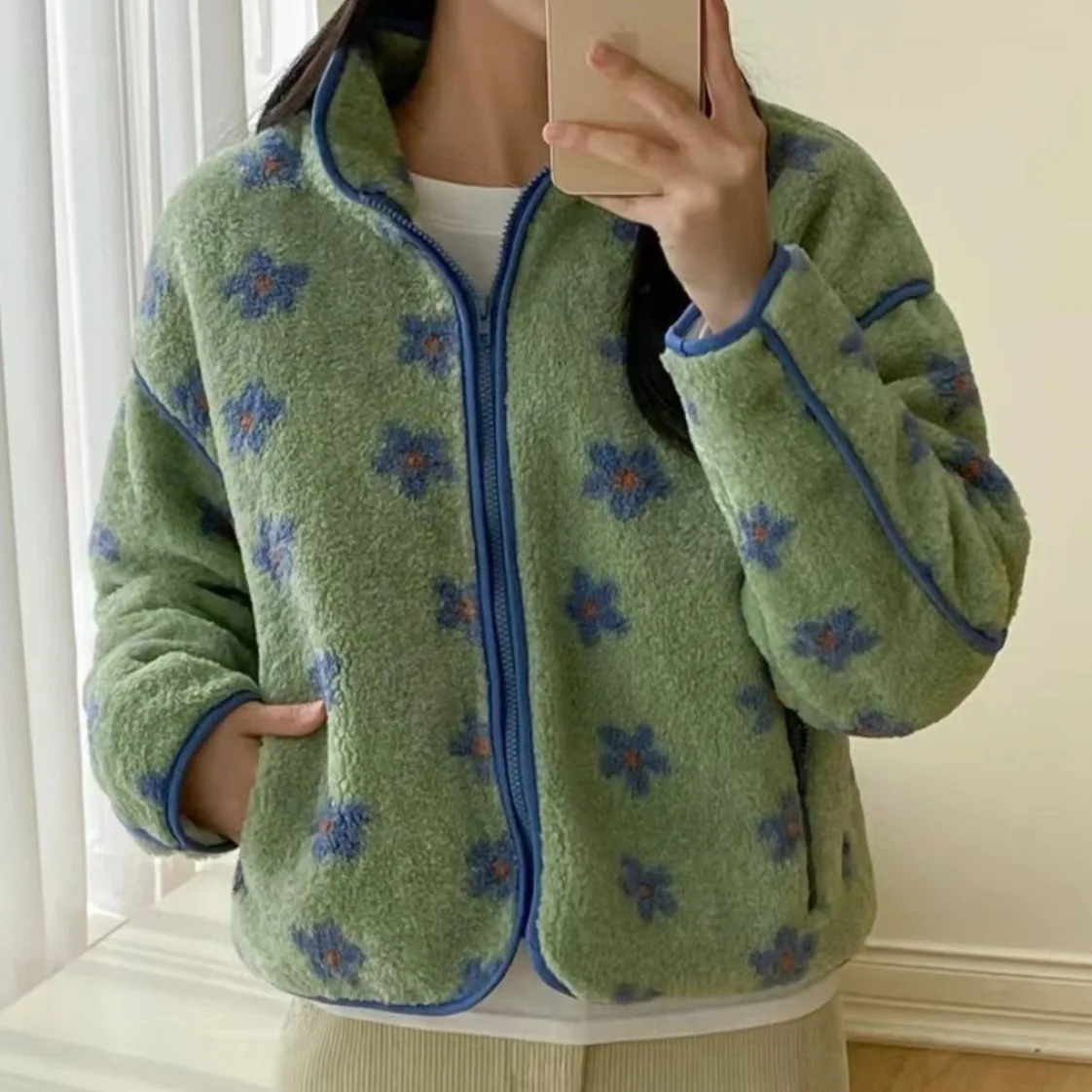 Chic Autumn Winter Lamb Fur Zipper Cotton Jaet Women's Sle Vintage Floral Design Warm Straight Cut Faionable Outerwear
Chic Autumn Winter Lamb Fur Zipper Cotton Jaet Women's Sle Vintage Floral Design Warm Straight Cut Faionable Outerwear