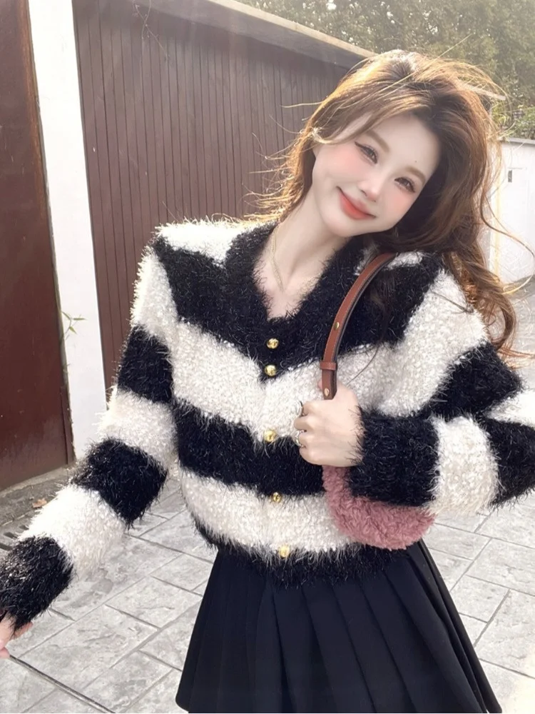 Autumn Winter Retro Bright Thread Striped Open Cardigan Sweater Women Soft Lazy Small Fragrance Style Knitted Jacket Elegant ...
Autumn Winter Retro Bright Thread Striped Open Cardigan Sweater Women Soft Lazy Small Fragrance Style Knitted Jacket Elegant ...