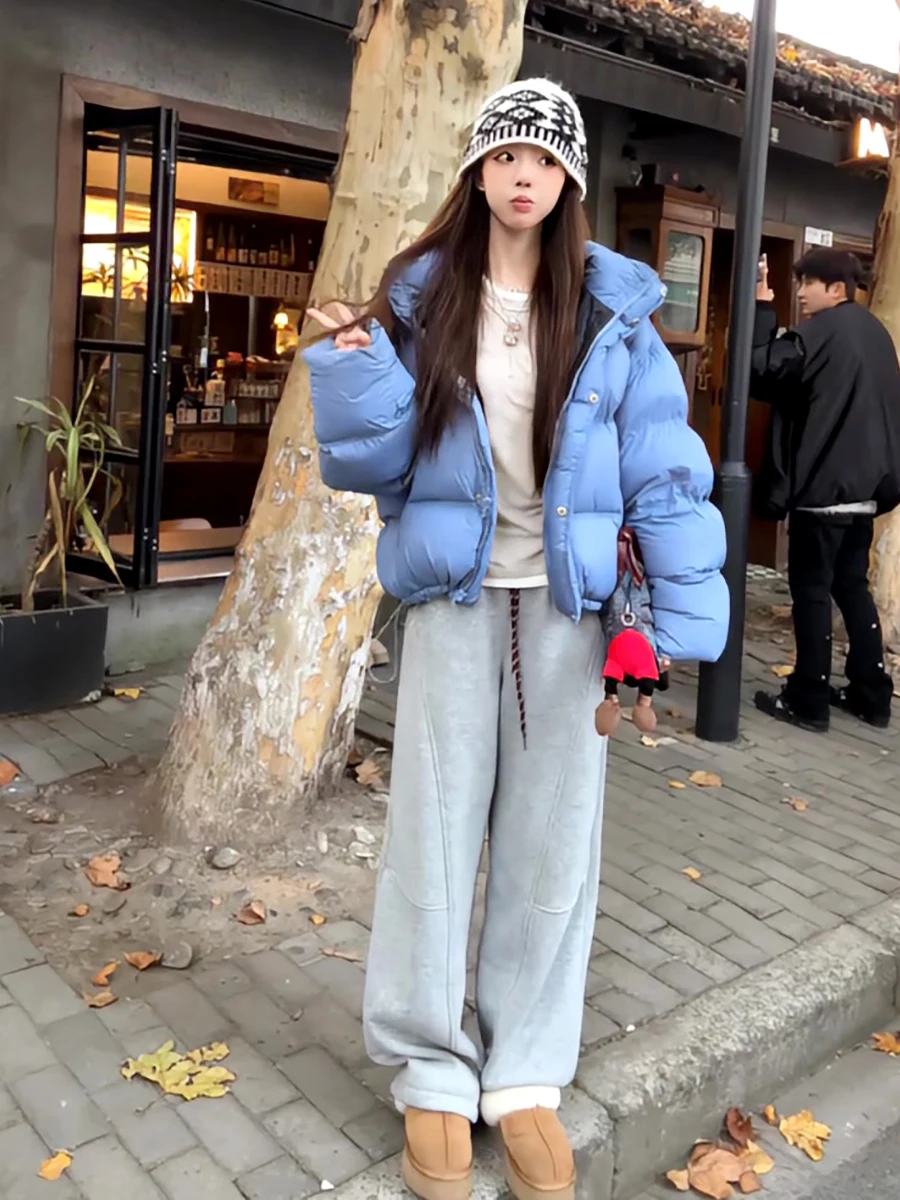 Blue Short Puffer Jacket Women's Loose Fit Warm Duck down Coat Bread Style Outerwear Korean Version Thickened Winter New Arrival
Blue Short Puffer Jacket Women's Loose Fit Warm Duck down Coat Bread Style Outerwear Korean Version Thickened Winter New Arrival