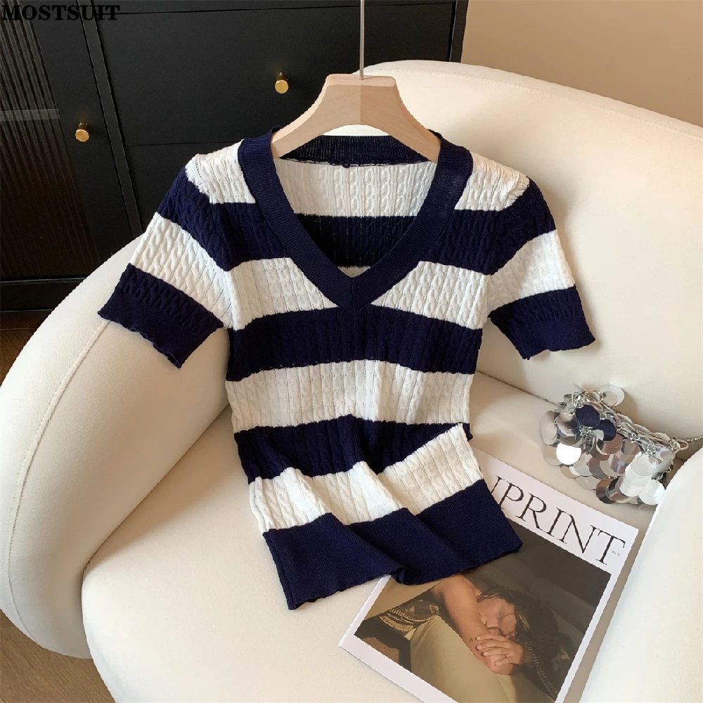 2025 Summer Twist Knit Sweater Pullover Women Short Sleeve V-neck Tops Tees Vintage Fashion Chic Ladies Knitwear Jumpers
2025 Summer Twist Knit Sweater Pullover Women Short Sleeve V-neck Tops Tees Vintage Fashion Chic Ladies Knitwear Jumpers