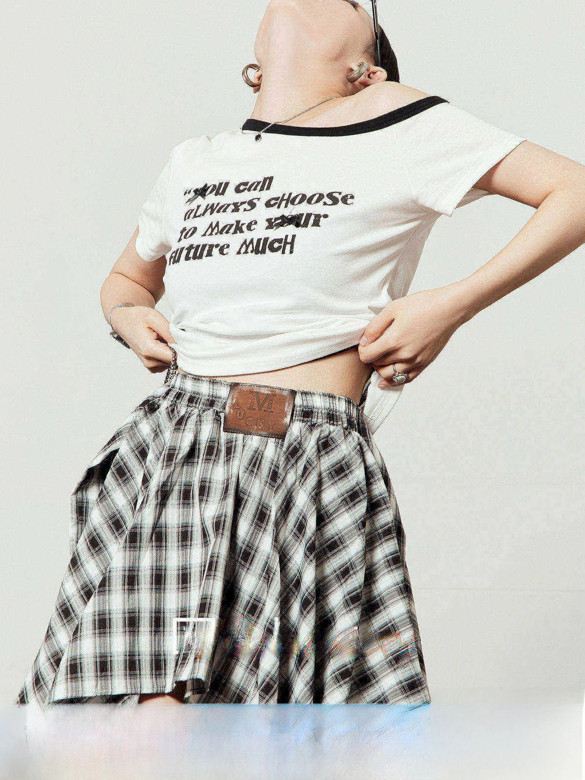 White Short Sleeve T-Shirt Women's 2025 Summer New Double-sided Wear Contrast Color Letter Large Elastic Oblique Shoulder Com...
White Short Sleeve T-Shirt Women's 2025 Summer New Double-sided Wear Contrast Color Letter Large Elastic Oblique Shoulder Com...