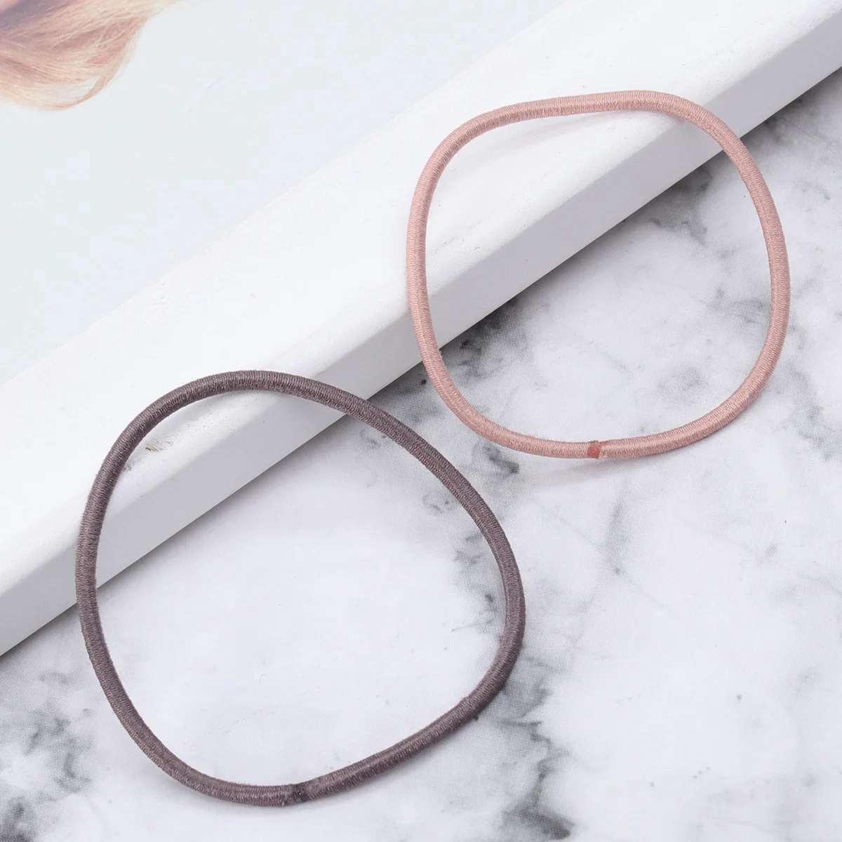 2Pcs Fashion Head Rope Hair Tie Minimalist Design Ponytail Holder for Baby Girl Women Daily Wear Beading Hair Ring Loop
2Pcs Fashion Head Rope Hair Tie Minimalist Design Ponytail Holder for Baby Girl Women Daily Wear Beading Hair Ring Loop