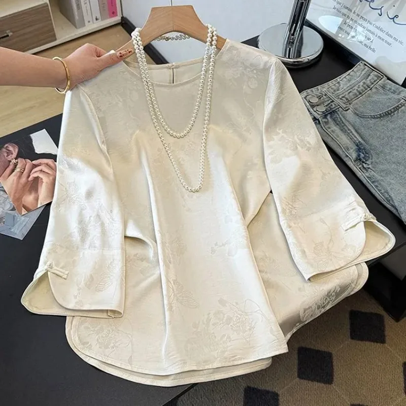 Women's Chinese Style Jacquard Blouse 3/4 Sleeve Retro Loose Top with Frog Fasteners
Women's Chinese Style Jacquard Blouse 3/4 Sleeve Retro Loose Top with Frog Fasteners