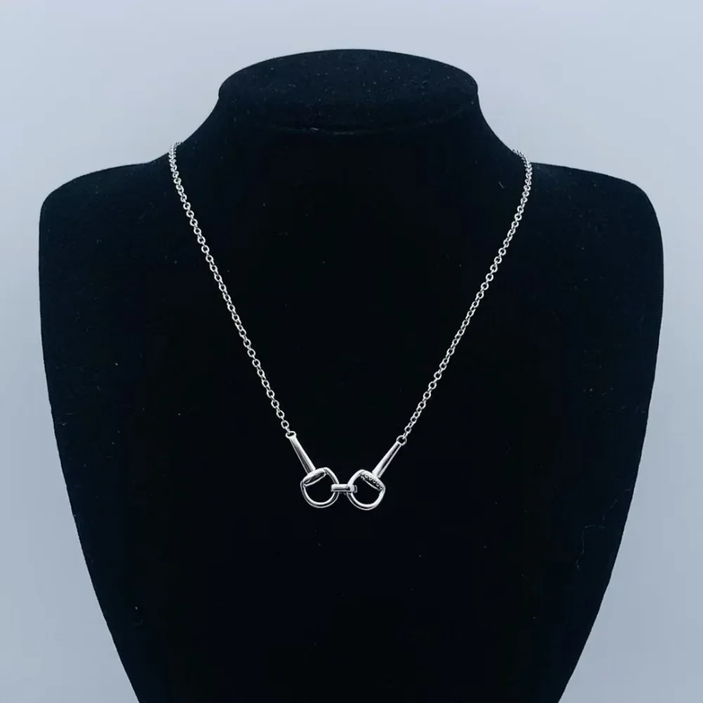 Новинка 2025 года, классическое ожерелье на шею, двойное ожерелье с буквой G, ретро-ожерелье, женское латунное ожерелье 
Новинка 2025 года, классическое ожерелье на шею, двойное ожерелье с буквой G, ретро-ожерелье, женское латунное ожерелье