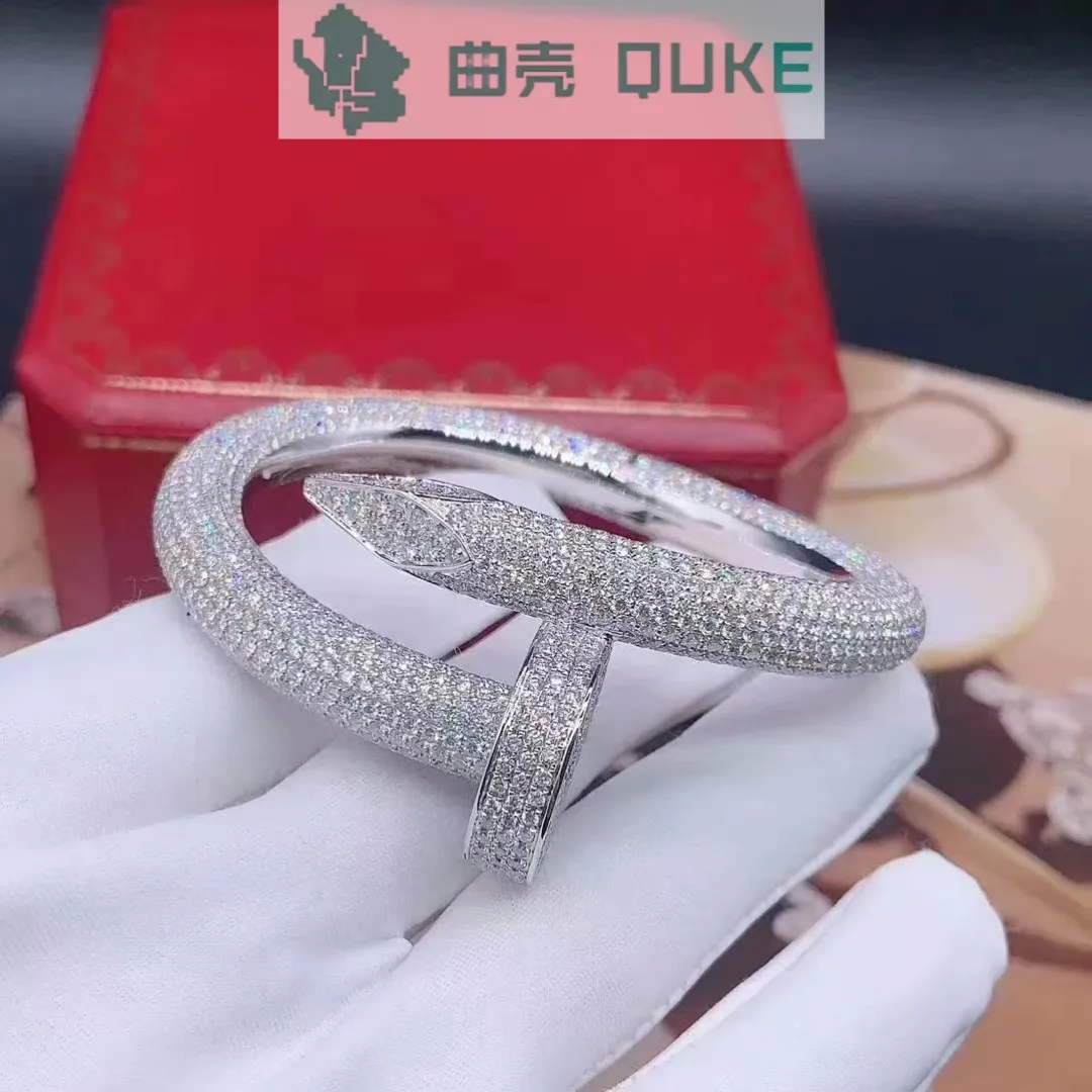 Free Shippingversion 925 silver plated 18K thick gold coarse nail full diamond bracelet for high-end women's luxury brands
Free Shippingversion 925 silver plated 18K thick gold coarse nail full diamond bracelet for high-end women's luxury brands