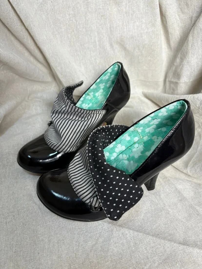 Retro Niche Design Sense Black High-heeled Medieval Mary Jane Shoes Women's Polka Dot Striped Flip Splicing Fashion Single Shoes
Retro Niche Design Sense Black High-heeled Medieval Mary Jane Shoes Women's Polka Dot Striped Flip Splicing Fashion Single Shoes