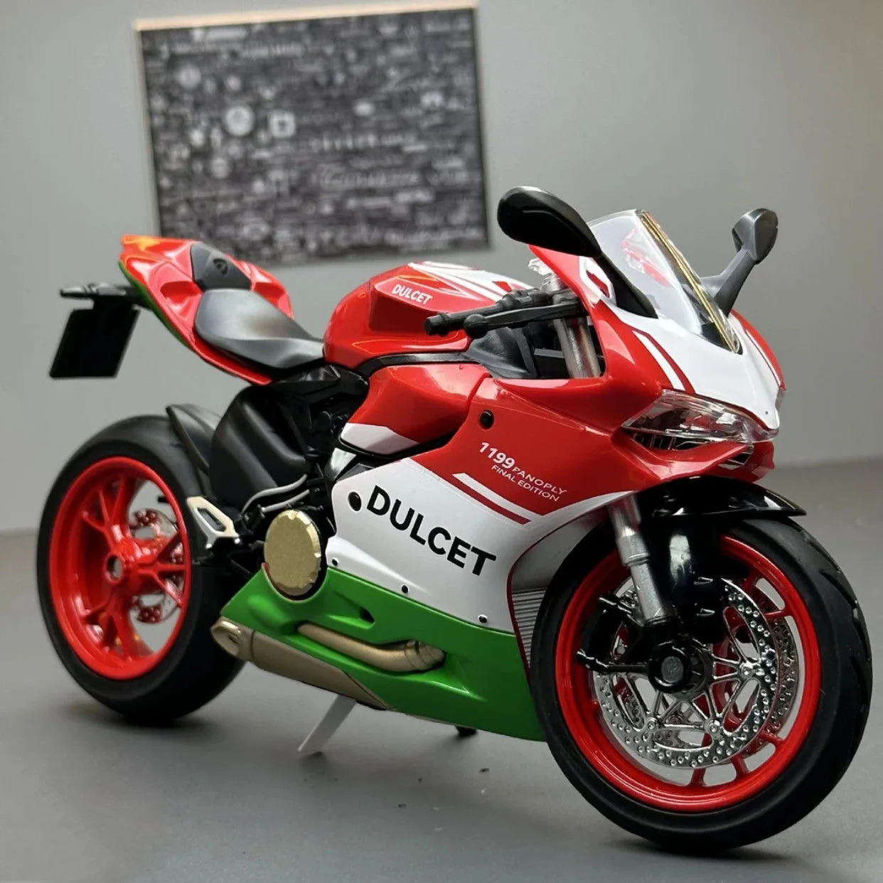 1:12 Ducati 1199 Simualtion Racing Motorcycle Model Collection Miniature Voiture Sound Light Diecast Motorbike Toy Boy Gift M69
1:12 Ducati 1199 Simualtion Racing Motorcycle Model Collection Miniature Voiture Sound Light Diecast Motorbike Toy Boy Gift M69