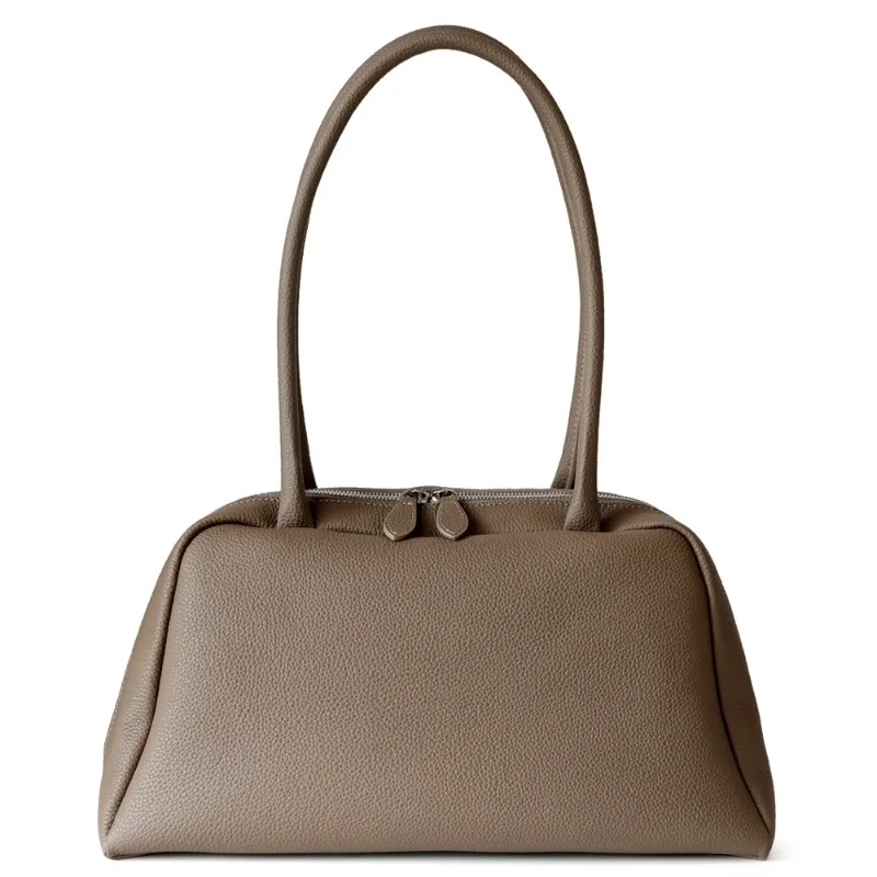 2024 Genuine Leather Designer Bags Luxury Bowling Bag for Women with Lazy Shoulder Temperament Fashion Style Commuting Tote Bag
2024 Genuine Leather Designer Bags Luxury Bowling Bag for Women with Lazy Shoulder Temperament Fashion Style Commuting Tote Bag