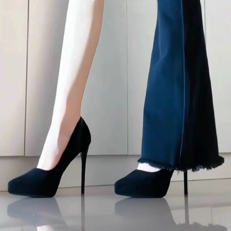 Black High-heeled Shoes for Autumn and Winter, with A Pointed and Slender Heel of 10cm, Not Tiring for The Feet. Single Shoe
Black High-heeled Shoes for Autumn and Winter, with A Pointed and Slender Heel of 10cm, Not Tiring for The Feet. Single Shoe
