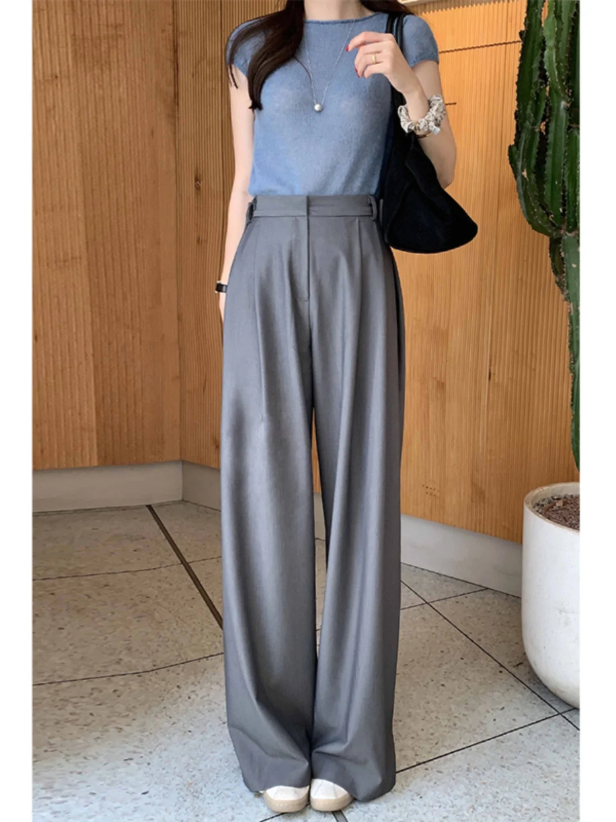 Широкие брюки женские с высокой талией, корейский стиль, летние, тонкие, костюмные, струящиеся, для офиса, повседневные брюки
Широкие брюки женские с высокой талией, корейский стиль, летние, тонкие, костюмные, струящиеся, для офиса, повседневные брюки