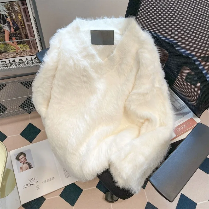 Свитер с v-образным вырезом для женщин, осень-зима, мягкий норковый мех, повседневный свободный пуловер для ленивых, утолщенный плюшевый милый белый базовый вязаный свитер
Свитер с v-образным вырезом для женщин, осень-зима, мягкий норковый мех, повседневный свободный пуловер для ленивых, утолщенный плюшевый милый белый базовый вязаный свитер