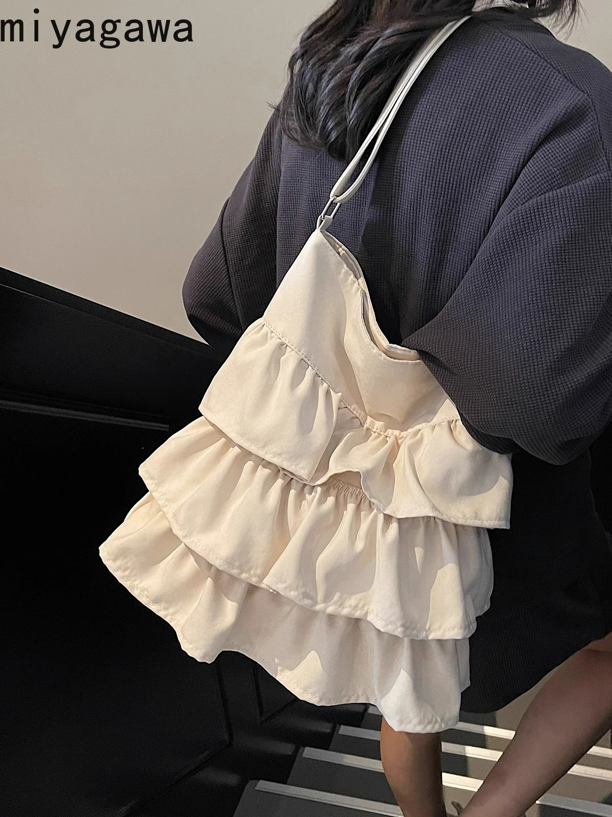 Miyagawa Large Capacity Women's 2025 New Spring/summer Commuting Versatile Shoulder Bag Causal Pleated Tote Bags
Miyagawa Large Capacity Women's 2025 New Spring/summer Commuting Versatile Shoulder Bag Causal Pleated Tote Bags
