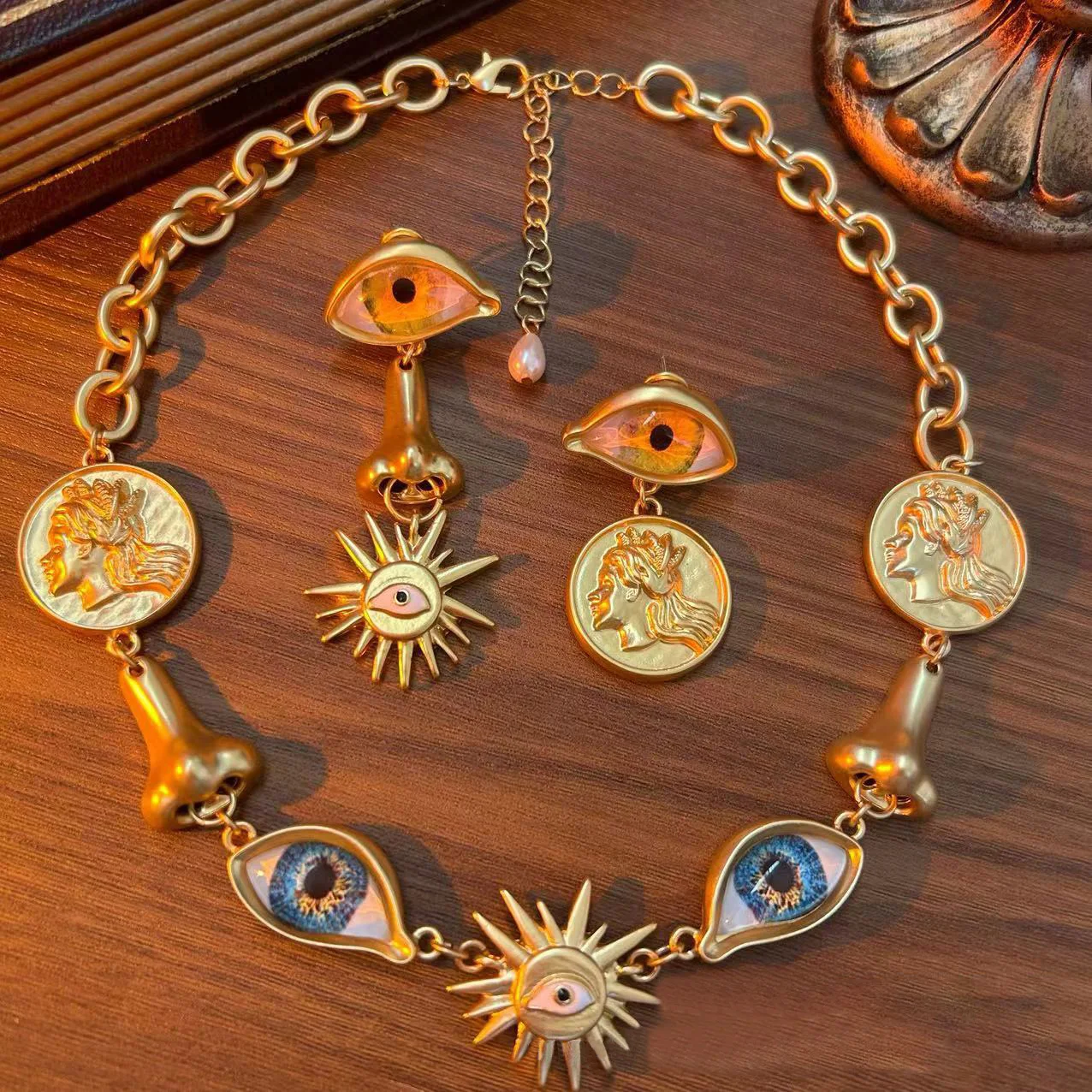 Vintage fashion classic Devil's Eye Eye Nose Earring necklace for women‘s girl party gift jewlry whosale
Vintage fashion classic Devil's Eye Eye Nose Earring necklace for women‘s girl party gift jewlry whosale