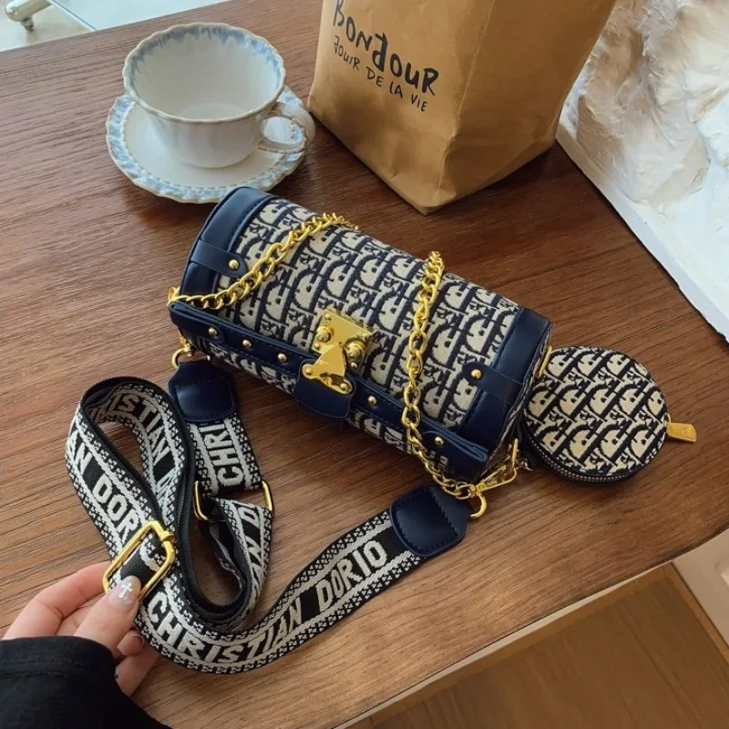 Женская элегантная сумка через плечо, изысканный дизайн для официальных мероприятий и особых мероприятий, изысканный выбор
Женская элегантная сумка через плечо, изысканный дизайн для официальных мероприятий и особых мероприятий, изысканный выбор