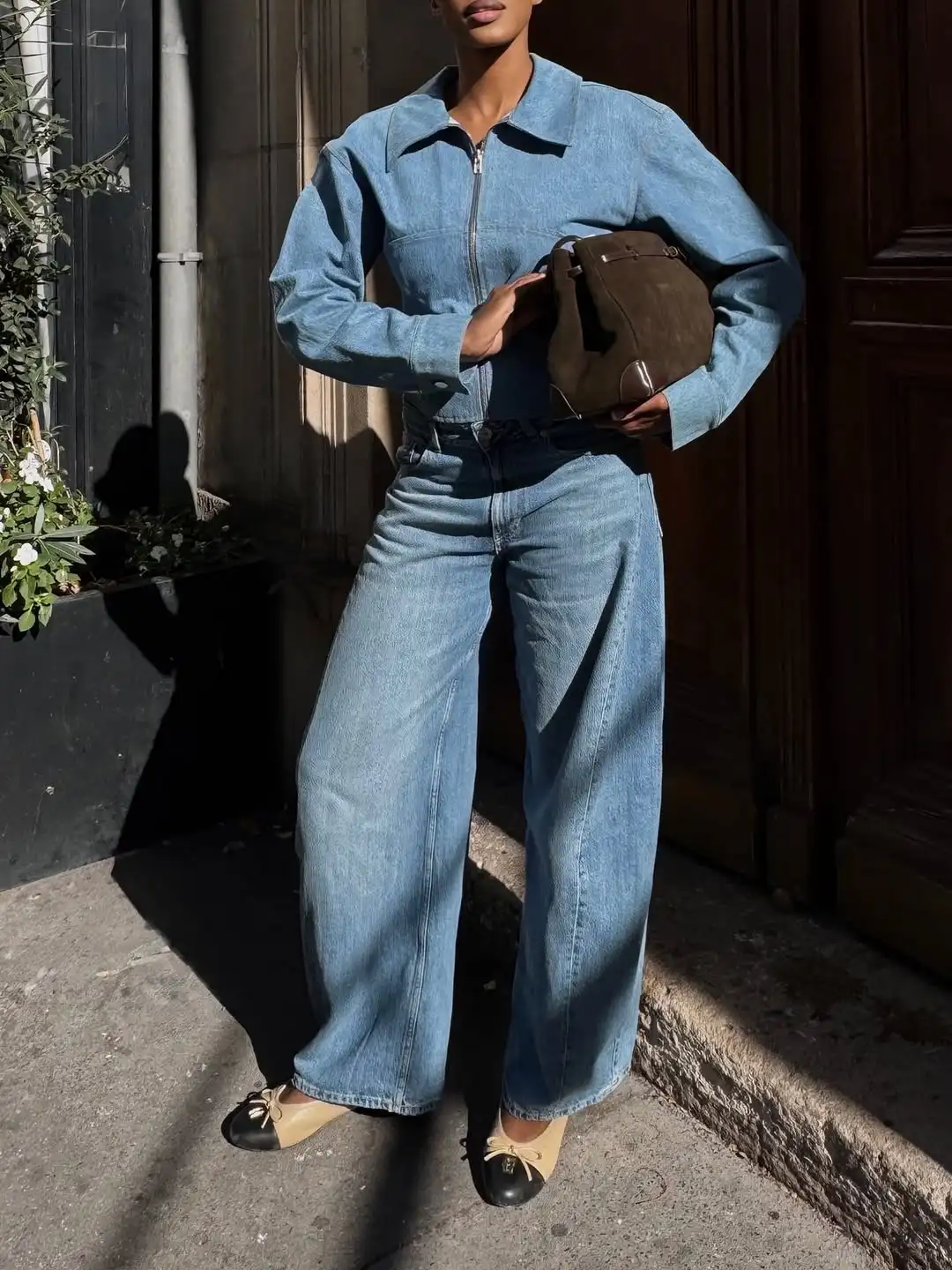 Women Denim Blue Lapel Short Shirt Casual Fashion Full Sleeve Waist Cinching Zipper Slim Shirts 2025 Lady Daily Commute Wear New
Women Denim Blue Lapel Short Shirt Casual Fashion Full Sleeve Waist Cinching Zipper Slim Shirts 2025 Lady Daily Commute Wear New