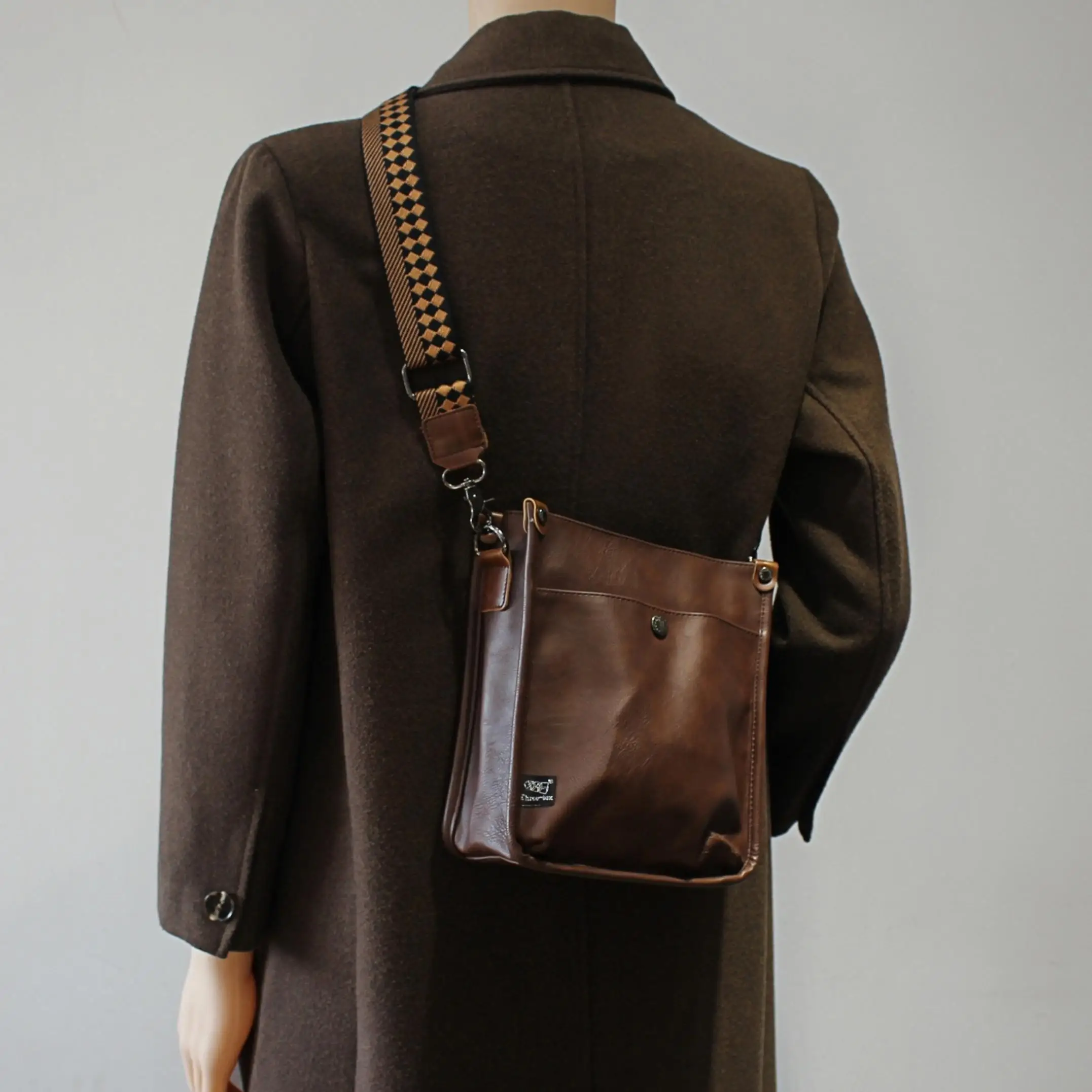 2025 New Men's Fashionable Single Shoulder Small Bag Vertical Mobile Phone Bag Crossbody Backpack Retro Street Style Leisure
2025 New Men's Fashionable Single Shoulder Small Bag Vertical Mobile Phone Bag Crossbody Backpack Retro Street Style Leisure