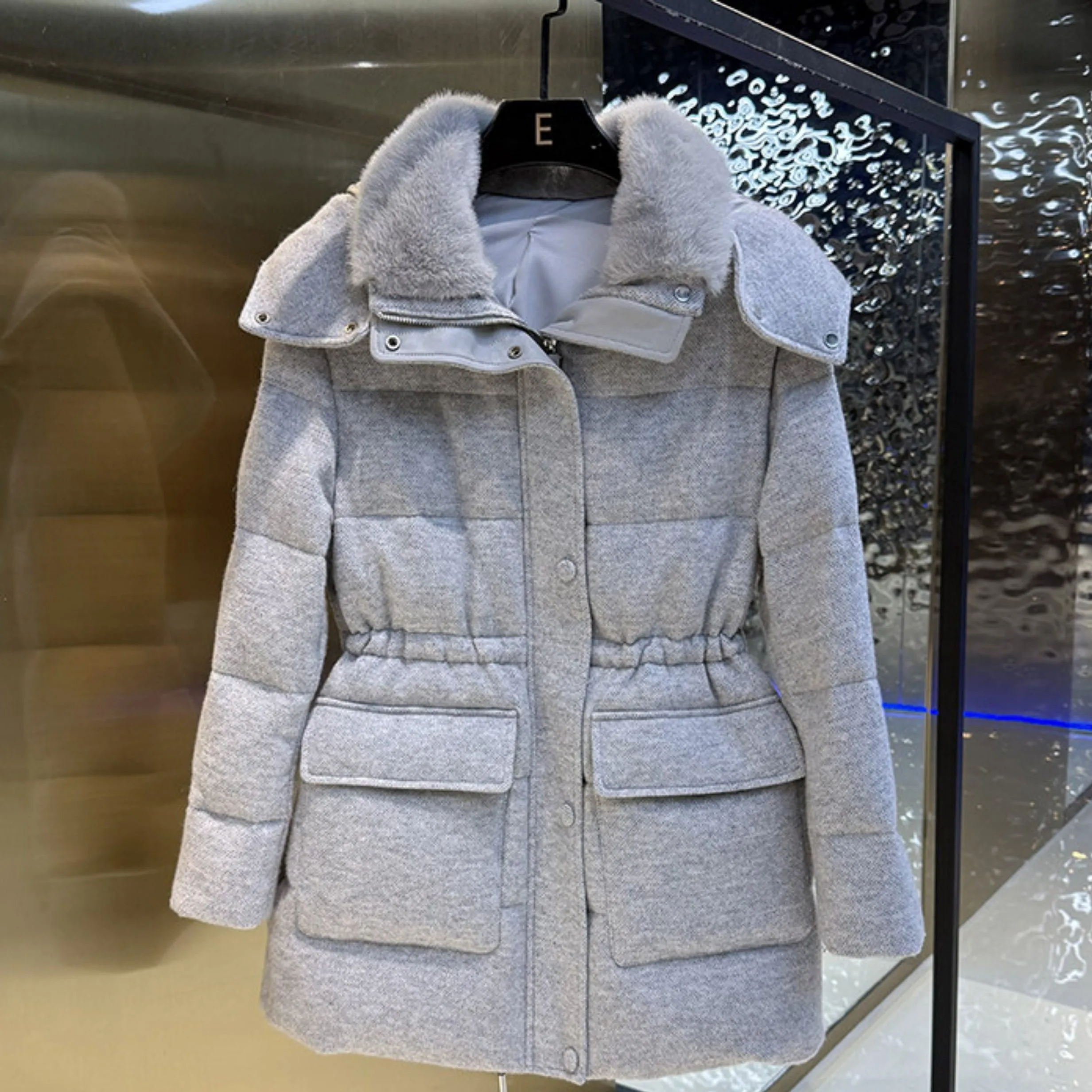 2025 Winter New Women's Hooded White Goose down Mink Fur Jacket Slimming Mid-Length Leather Coat Long Sleeve Standard Edition
2025 Winter New Women's Hooded White Goose down Mink Fur Jacket Slimming Mid-Length Leather Coat Long Sleeve Standard Edition