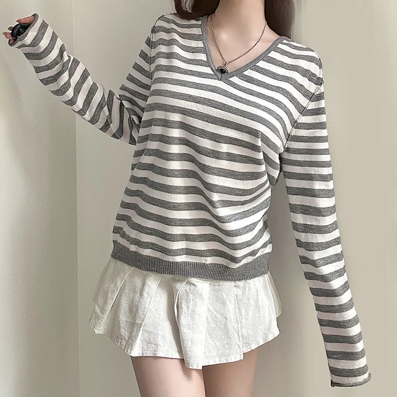 European and American 2024 Autumn New Simple Contrast Color Striped V-Neck Thin Fleece Sweater Top Loose All-match Wool
European and American 2024 Autumn New Simple Contrast Color Striped V-Neck Thin Fleece Sweater Top Loose All-match Wool