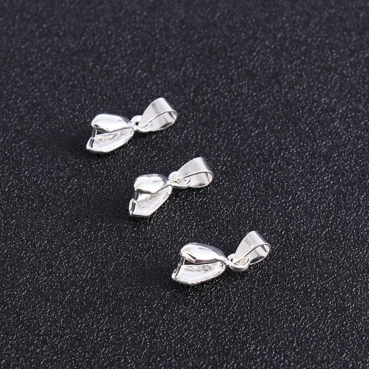 50Pcs Metal Bail Bead Pendant Connector Pinch Clip Mini Ring Buckle Necklace Bracelet DIY Jewelry Accessories for Craft Making
50Pcs Metal Bail Bead Pendant Connector Pinch Clip Mini Ring Buckle Necklace Bracelet DIY Jewelry Accessories for Craft Making