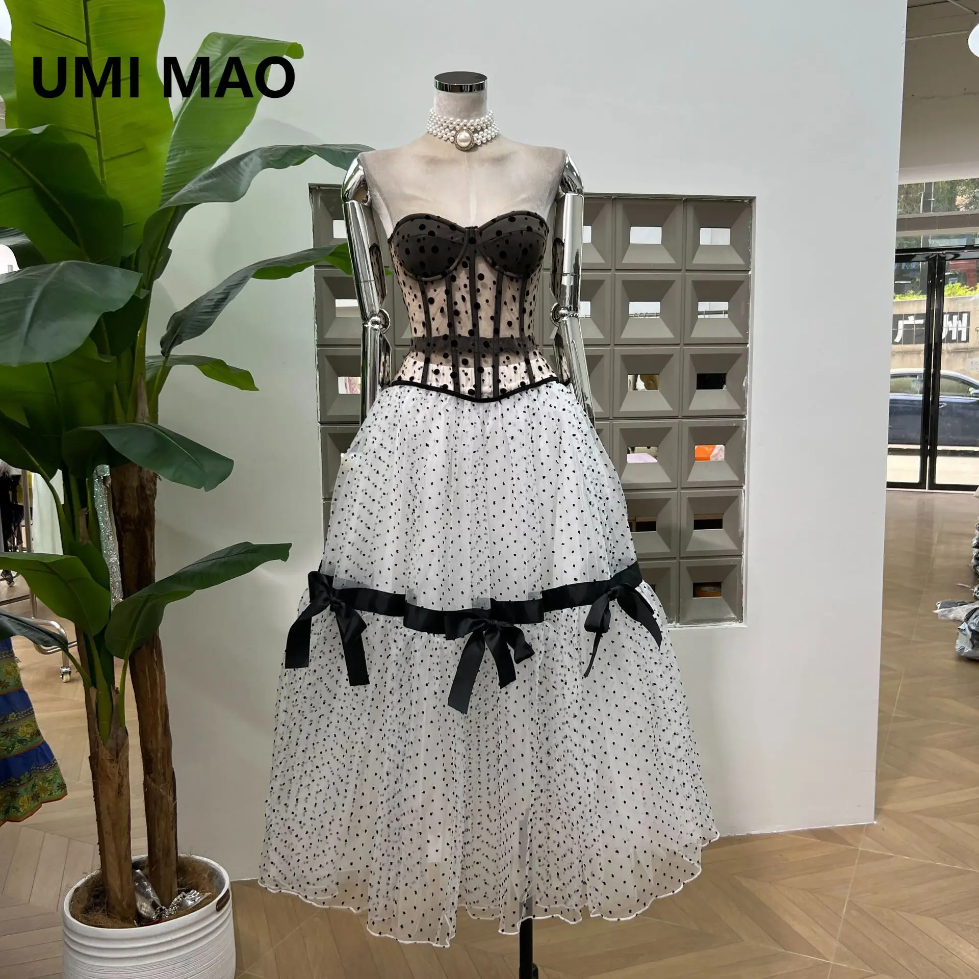 UMI MAO Французский сладкий флокированный прозрачный топ-труба в горошек + пышная тюлевая юбка-расклешенная в горошек с бантом
UMI MAO Французский сладкий флокированный прозрачный топ-труба в горошек + пышная тюлевая юбка-расклешенная в горошек с бантом