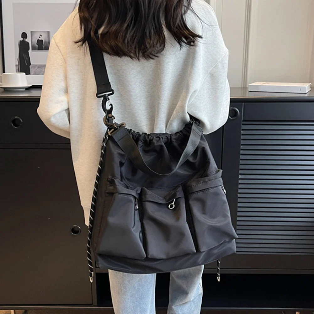 Нейлоновая сумка-ведро с несколькими карманами на шнурке, модная повседневная сумка через плечо с регулируемым ремешком, сумка через плечо для походов на открытом воздухе
Нейлоновая сумка-ведро с несколькими карманами на шнурке, модная повседневная сумка через плечо с регулируемым ремешком, сумка через плечо для походов на открытом воздухе