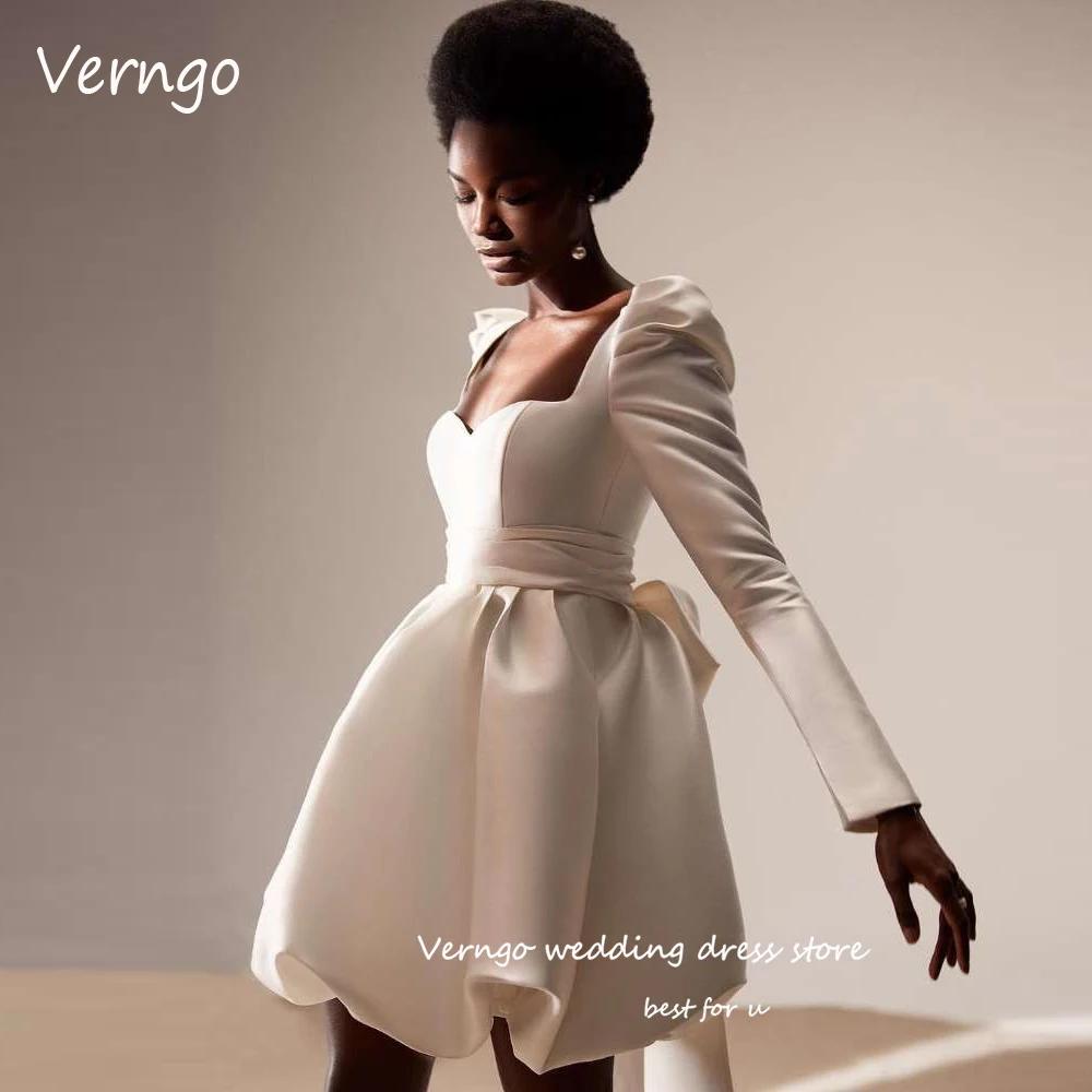 Verngo Vintage Mini Short Satin Wedding Party Dresses 2023 Long Sleeves Square Neck Mini Sexy Bride Gowns Robe de mariage
Verngo Vintage Mini Short Satin Wedding Party Dresses 2023 Long Sleeves Square Neck Mini Sexy Bride Gowns Robe de mariage