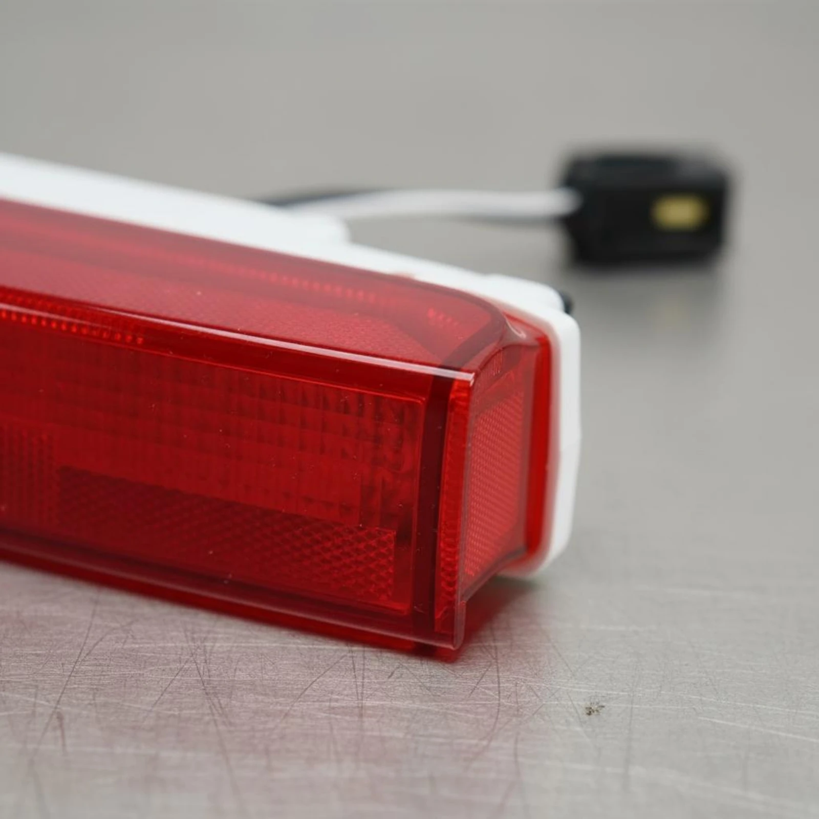 Third Brake Light Direct Replacement Central Brake Lamp Elevated Brake Light Stop Lamp Clear Lens for Maintenance
Third Brake Light Direct Replacement Central Brake Lamp Elevated Brake Light Stop Lamp Clear Lens for Maintenance