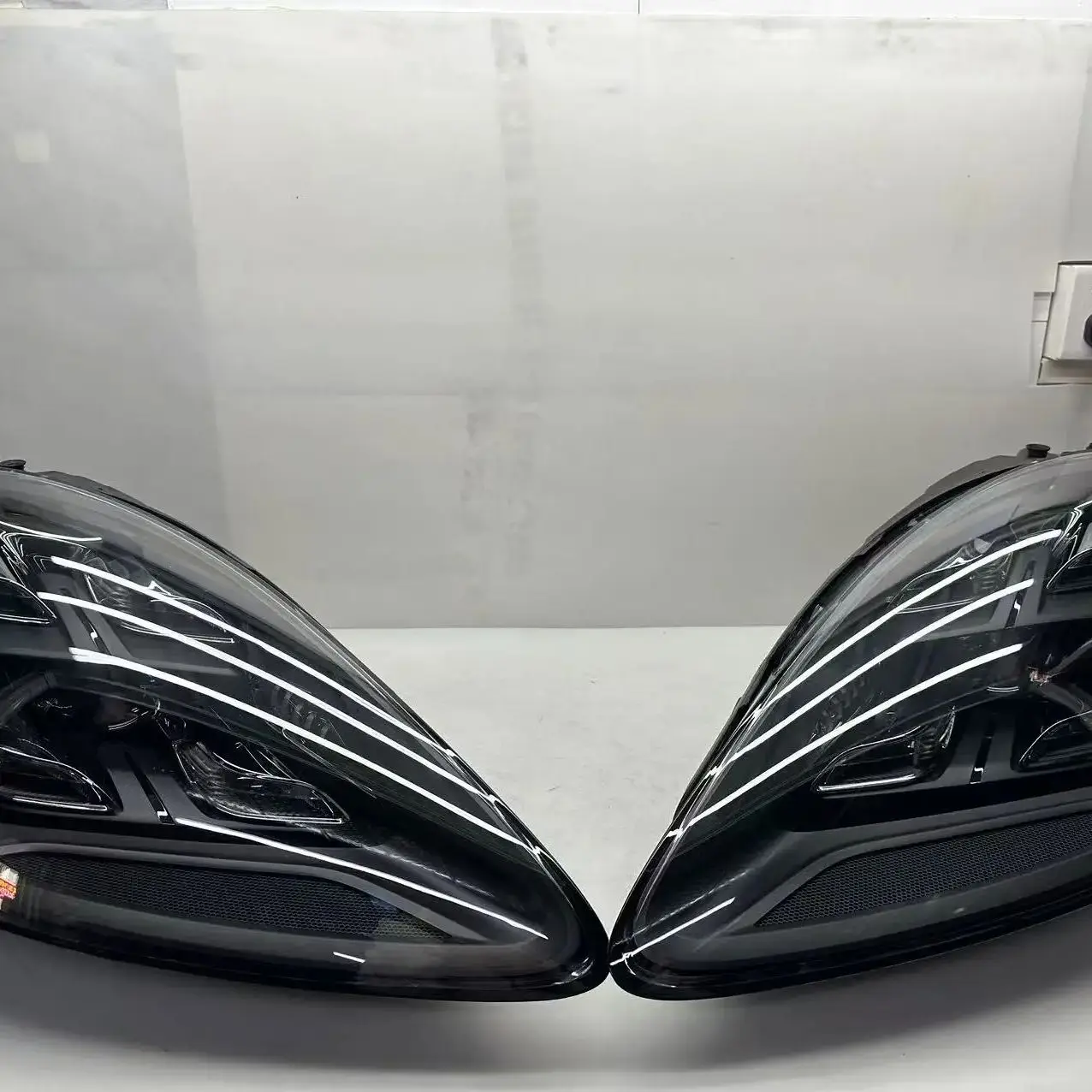 Auto Lighting Systems LED Matrix Headlights Black Stripes for Porsche Cayenne GTS 2019-2023 6000k Color
Auto Lighting Systems LED Matrix Headlights Black Stripes for Porsche Cayenne GTS 2019-2023 6000k Color