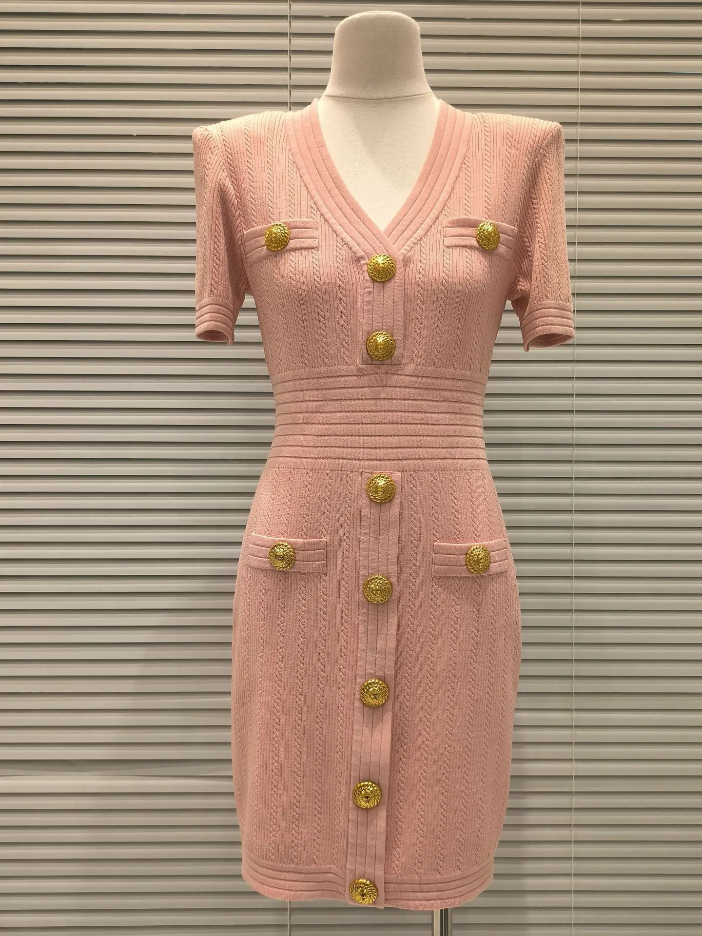 High-End Parisian Sexy B-Style Short-Sleeve Knitted Wrap Dress with Golden Buckle Slim-Fit Elegant Citywalk Summer Dress
High-End Parisian Sexy B-Style Short-Sleeve Knitted Wrap Dress with Golden Buckle Slim-Fit Elegant Citywalk Summer Dress