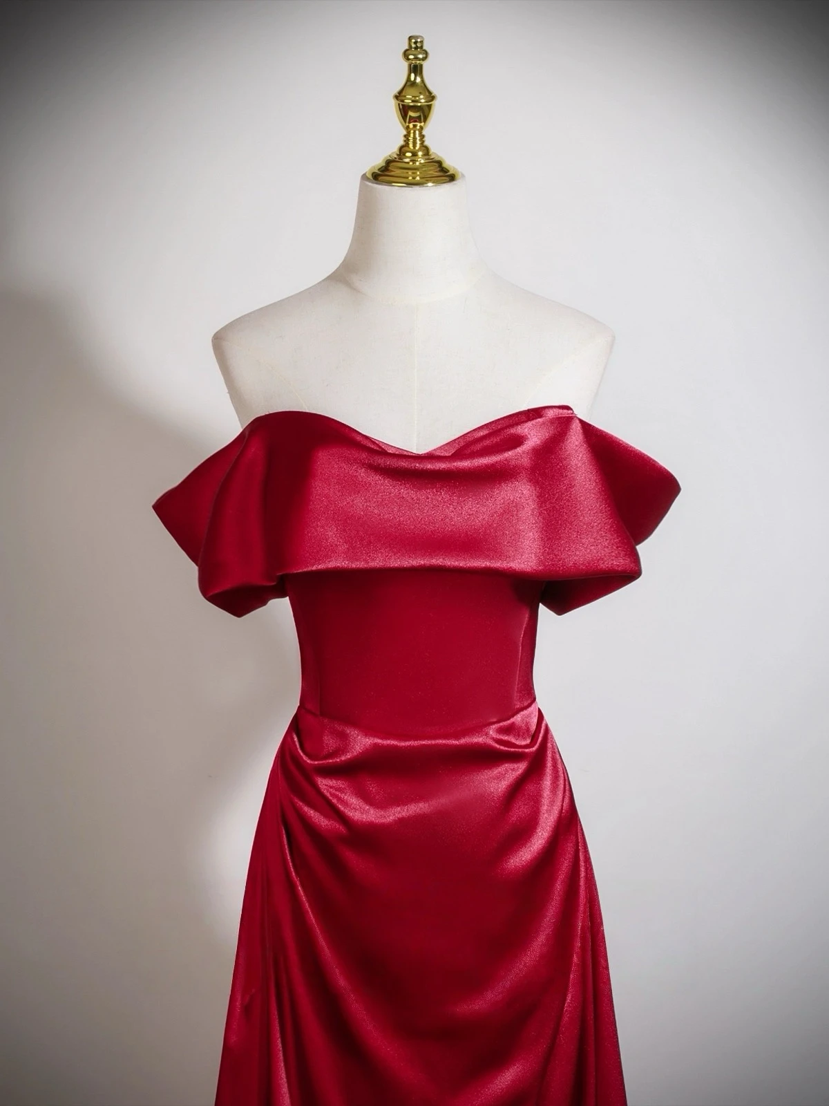 Коктейльное платье длиной до пола с открытыми плечами и оборками, длинное платье принцессы без рукавов, вечерние платья знаменитостей для гостей на свадьбу
Коктейльное платье длиной до пола с открытыми плечами и оборками, длинное платье принцессы без рукавов, вечерние платья знаменитостей для гостей на свадьбу