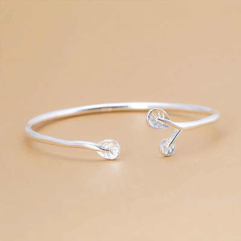 Простой и элегантный модный браслет из стерлингового серебра 925 пробы с открытием в виде листьев оливкового листа TYB596
Простой и элегантный модный браслет из стерлингового серебра 925 пробы с открытием в виде листьев оливкового листа TYB596