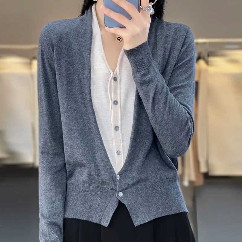 Fashionable Vintage V-collar Knit Cardigan for Women Single Breasted Long Sleeve Sweater 2024 Ladies Casual Commuter Y77
Fashionable Vintage V-collar Knit Cardigan for Women Single Breasted Long Sleeve Sweater 2024 Ladies Casual Commuter Y77
