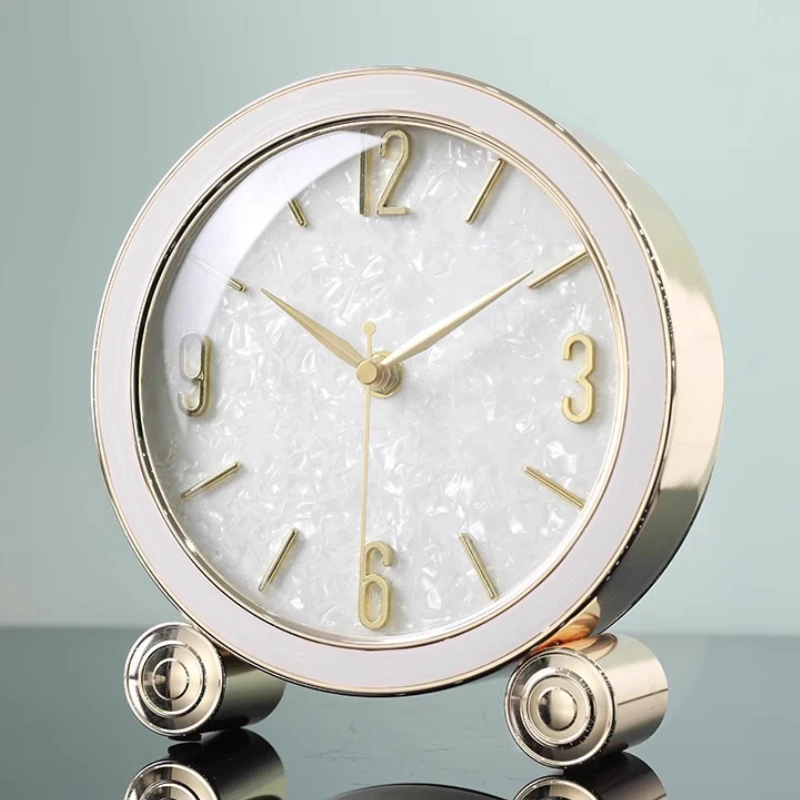 European Style Living Room Decoration Desk Clock Advanced Electroplating Mute Clock Watch Nightstand Alarm Clock Desktop Gadgets 
European Style Living Room Decoration Desk Clock Advanced Electroplating Mute Clock Watch Nightstand Alarm Clock Desktop Gadgets