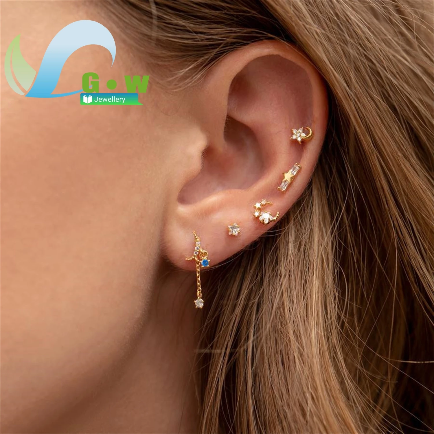 European American Style Star Moon Earring Set Micro Inlaid Zirconia Ear Studs Fashion Jewelry For Women Elegant Ear Accessories
European American Style Star Moon Earring Set Micro Inlaid Zirconia Ear Studs Fashion Jewelry For Women Elegant Ear Accessories