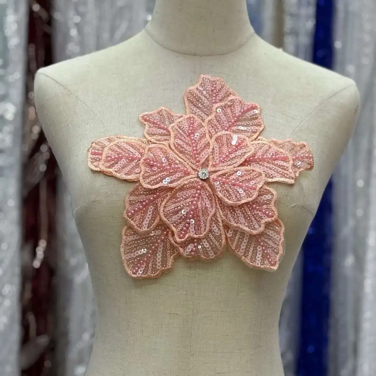 1 Piece New Color Hand-sewn Glass Drill Mirror Flowers Sparkling Rhinestone Coats Waistbands Shoulders Wedding Dress DIY Patch
1 Piece New Color Hand-sewn Glass Drill Mirror Flowers Sparkling Rhinestone Coats Waistbands Shoulders Wedding Dress DIY Patch