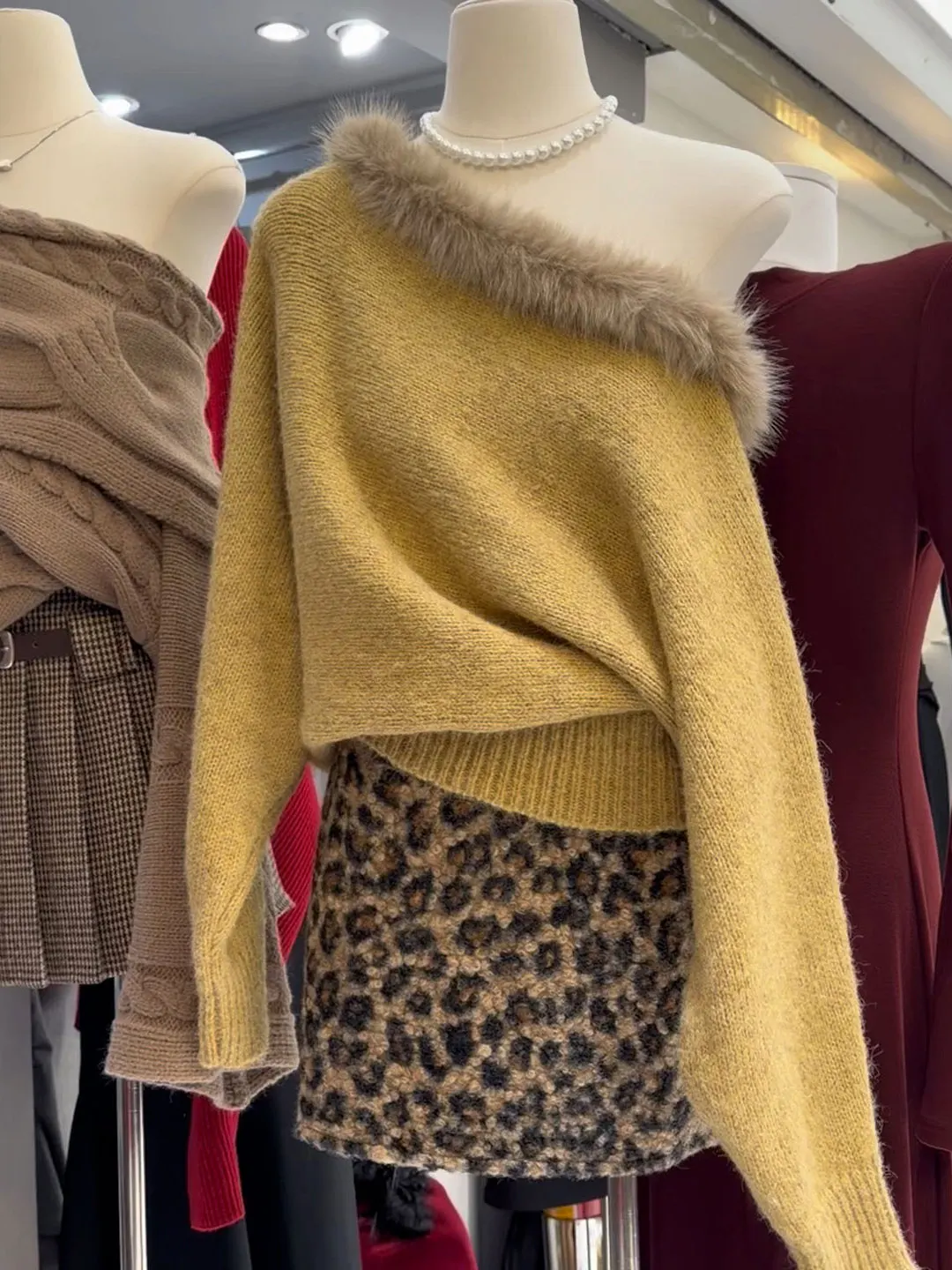 Chic Mustard Yellow Fur Collar Slant Shoulder Sweater Women's Loose Lazy High-End Feel One-Shoulder Knitted Shirt
Chic Mustard Yellow Fur Collar Slant Shoulder Sweater Women's Loose Lazy High-End Feel One-Shoulder Knitted Shirt