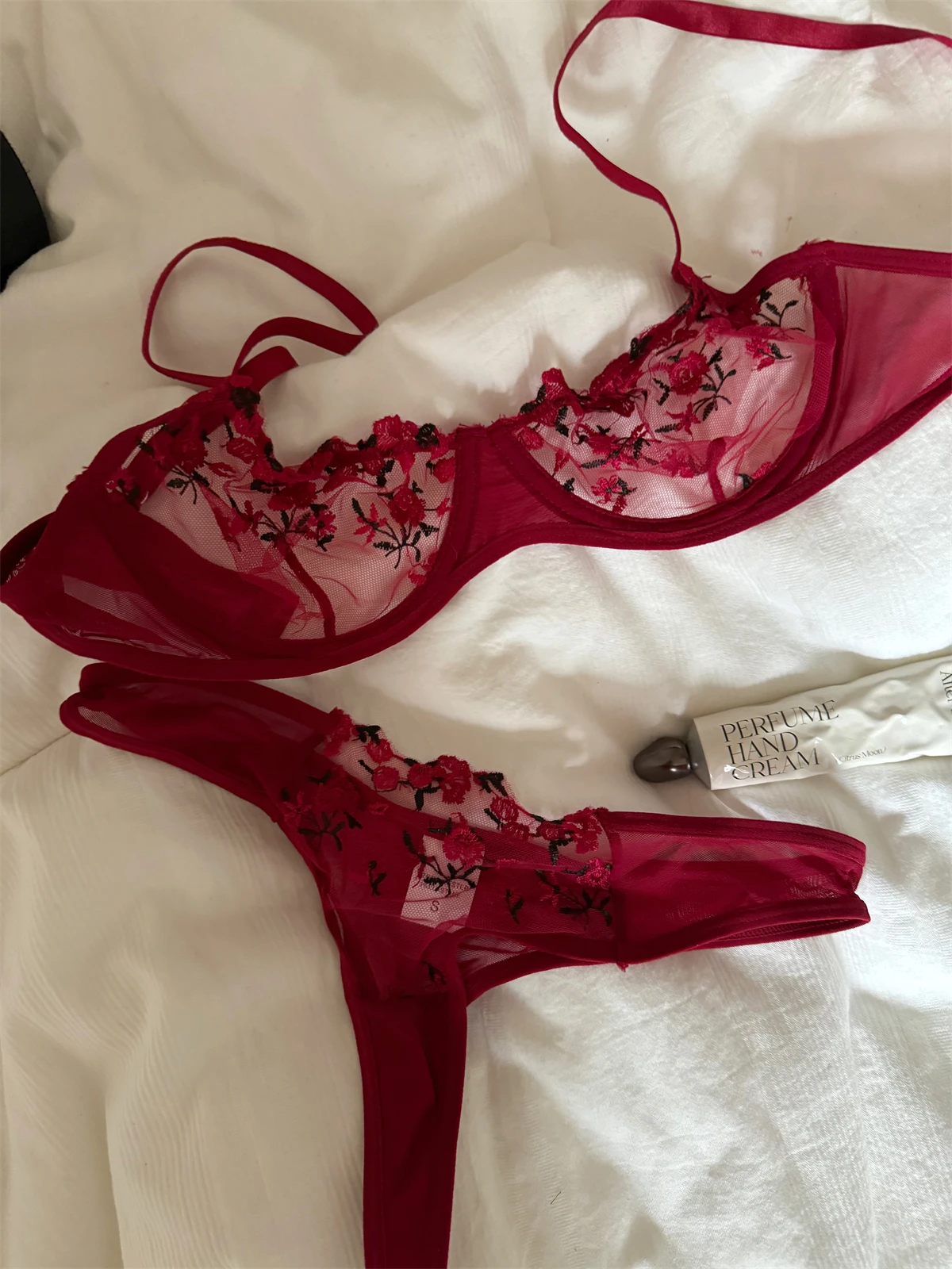 Red ambiance lingerie panty suit niche purple embroidered mesh thin large breast underwear sexy lace bra
Red ambiance lingerie panty suit niche purple embroidered mesh thin large breast underwear sexy lace bra