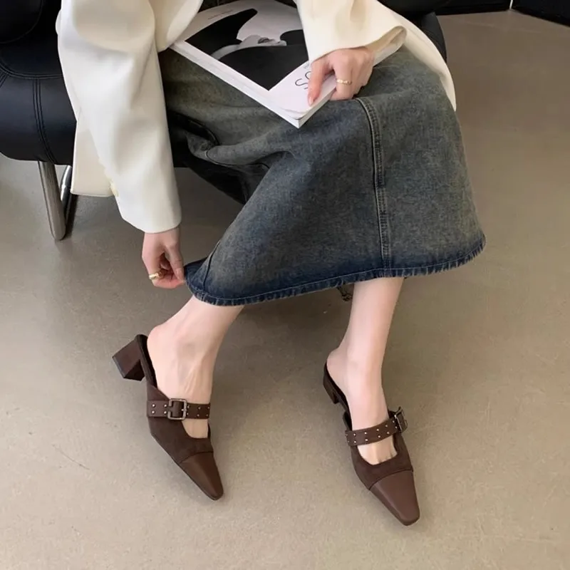 Brown/Black Womens Slippers with Middle Heel Close Toes Belt Buckle Non Slip Versatile Shoes Summer Outdoor PU Fashion Slippers
Brown/Black Womens Slippers with Middle Heel Close Toes Belt Buckle Non Slip Versatile Shoes Summer Outdoor PU Fashion Slippers