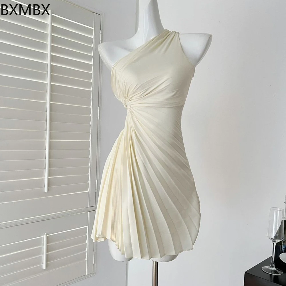 Sexy pure desire hollow-out high-end slanted shoulder dress for women's 2025 summer new waist and thin a-word skirt
Sexy pure desire hollow-out high-end slanted shoulder dress for women's 2025 summer new waist and thin a-word skirt